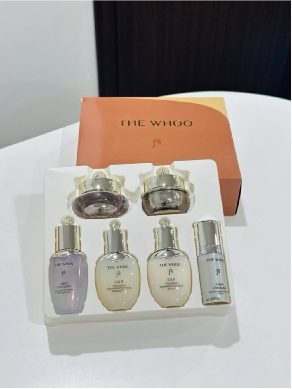 The WHOO Cheongidan Rejuvenating Pro-Radiance 6pcs Gift Set